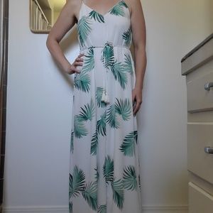 Forever 21 white maxi dress palm print LIKE NEW